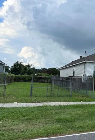 $38,000 | 2218 Huey P Long Avenue, Gretna, LA 70053