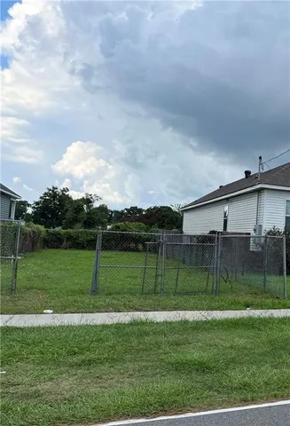 $38,000 | 2218 Huey P Long Avenue, Gretna, LA 70053