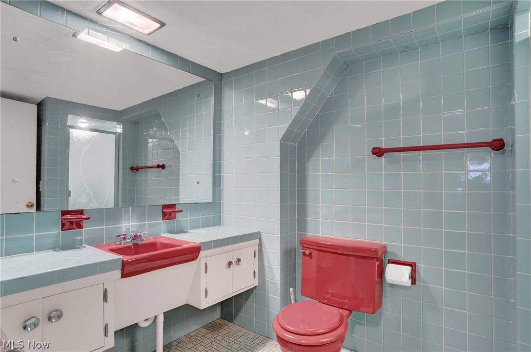 251 Chestnut Road Independence, OH 44131 - Photo 26 of 36 Gallery Image 26