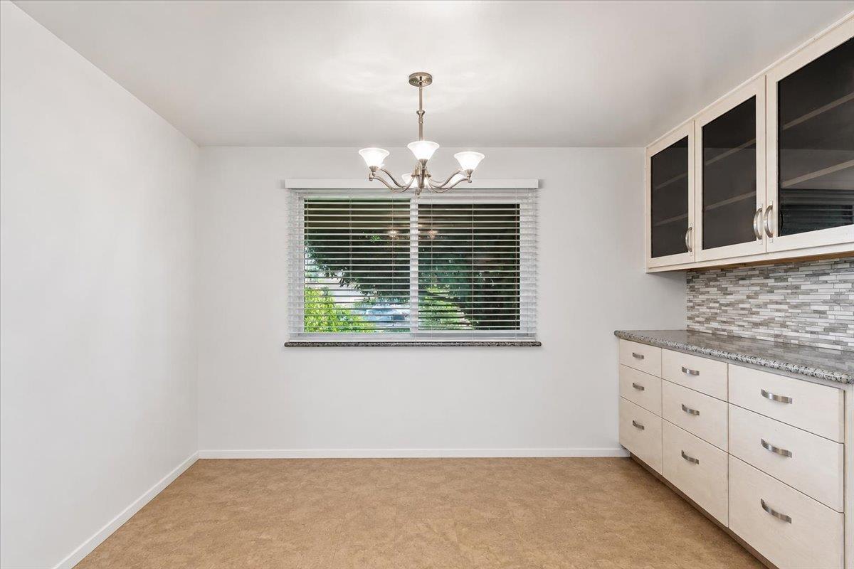 69 Springbrook Circle Sacramento, CA 95831 - Photo 10 of 29 Breakfast nook area