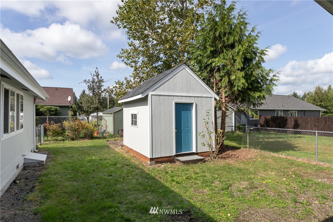 17922 Jordan Street Southwest Rochester, WA 98579 - Photo 22 of 24 a front view of house with a garden