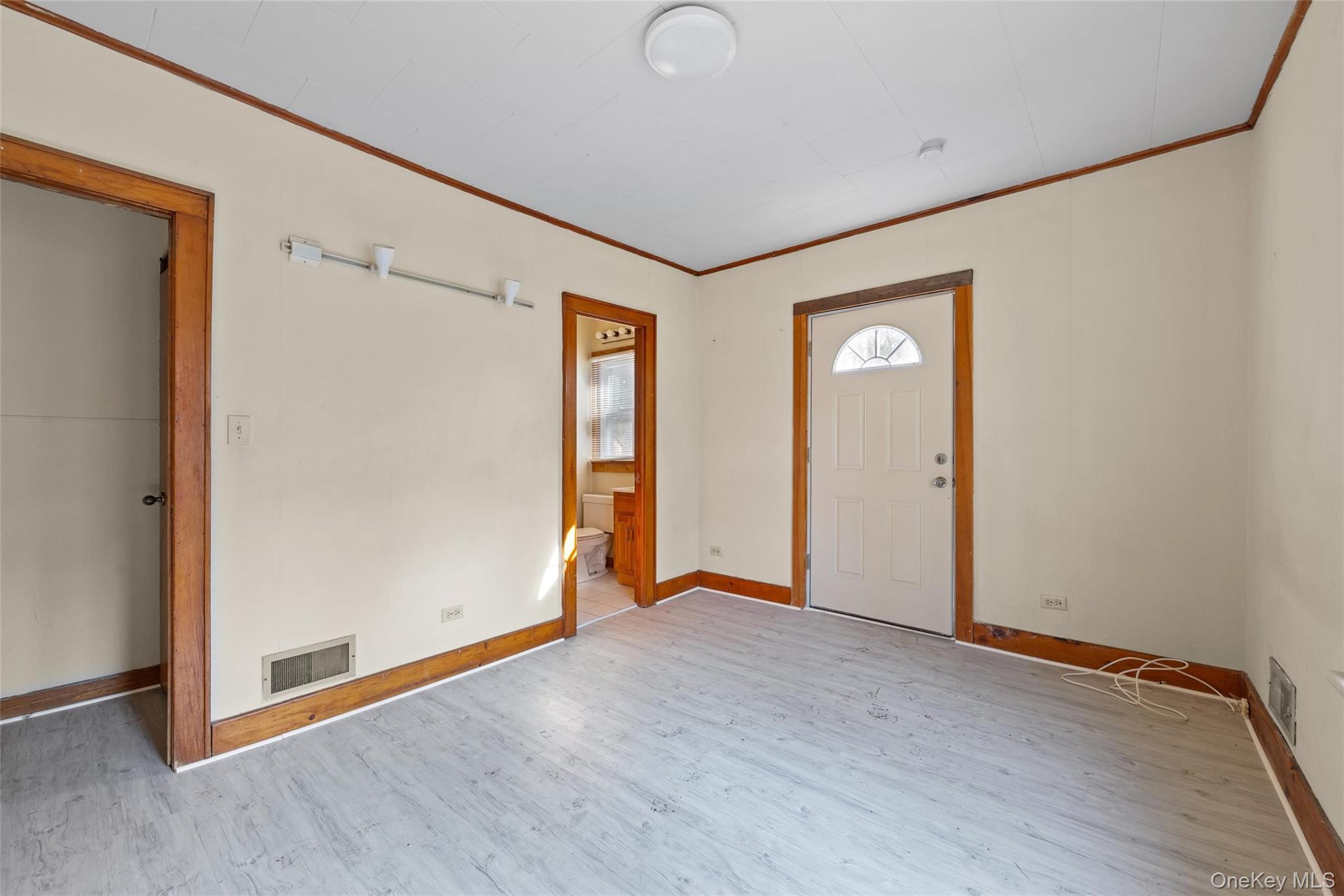 443 Sackett Lake Road, Unit 161 Monticello, NY 12701 - Photo 10 of 19 Foyer entrance 2