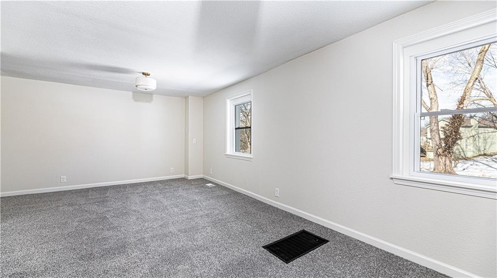 808 Northeast Russell Rd. Kansas City, MO 64116 - Photo 13 of 20