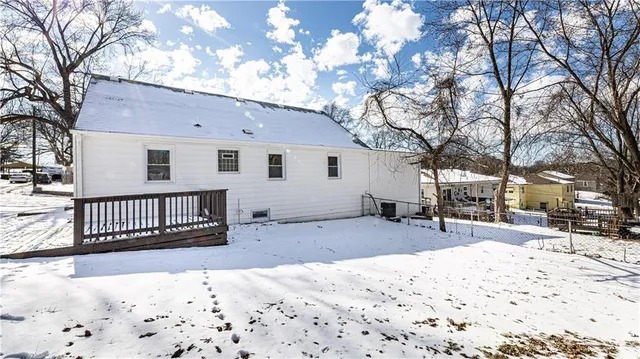 $340,000 | 808 Northeast Russell Rd., Kansas City, MO 64116