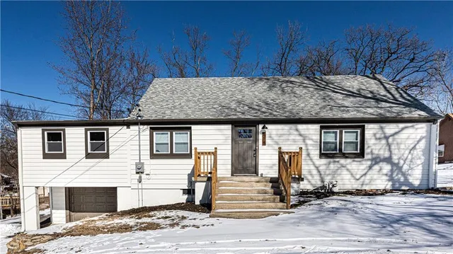 $340,000 | 808 Northeast Russell Rd., Kansas City, MO 64116