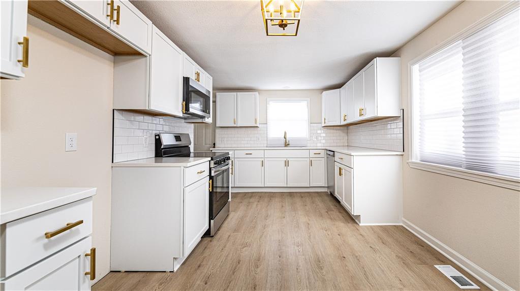 808 Northeast Russell Rd. Kansas City, MO 64116 - Photo 6 of 20