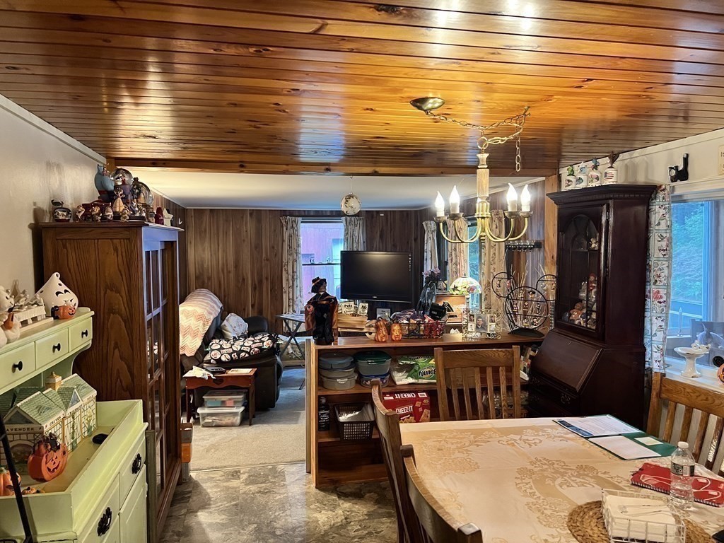 25 Main Road Phillipston, MA 01331 - Photo 17 of 42 a room with furniture