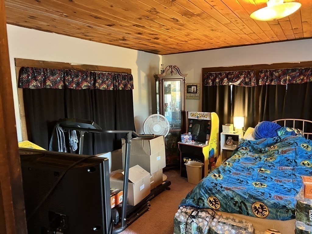 25 Main Road Phillipston, MA 01331 - Photo 18 of 42 a front view of a house