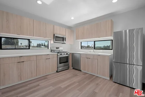 $4,795 | 14804 1/2 Vanowen Street, Van Nuys, CA 91405