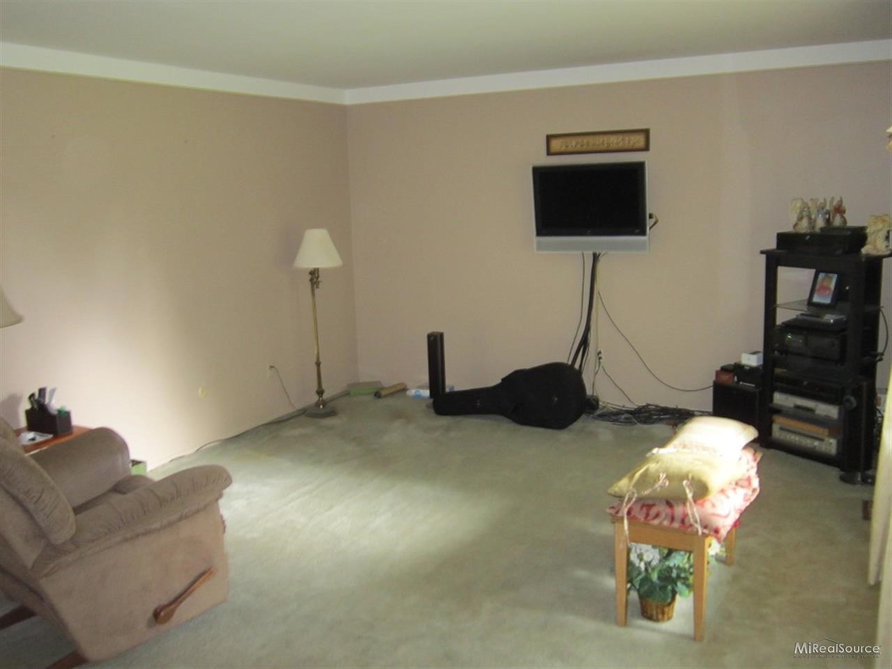8899 35 Mile Road Romeo, MI 48065 - Photo 8 of 29 Living Room