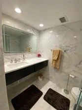 a view of a back yard