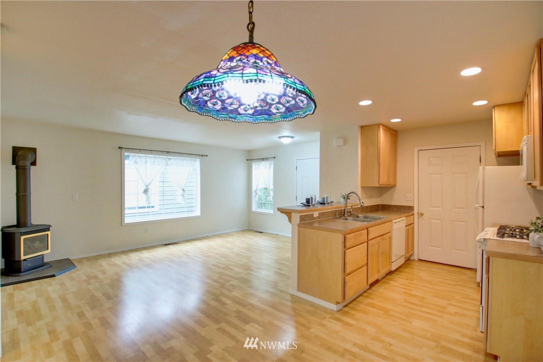 885 Cook Road, Unit 6 Sedro-Woolley, WA 98284 - Photo 11 of 31 a kitchen with stainless steel appliances granite countertop a stove and a refrigerator