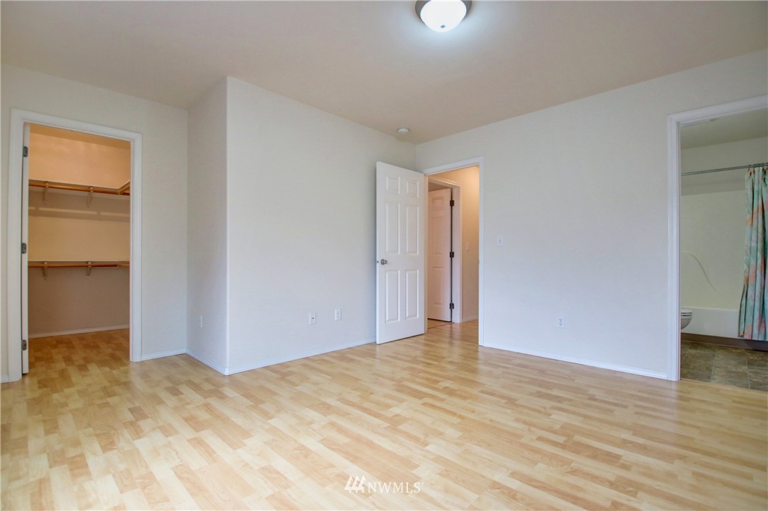 885 Cook Road, Unit 6 Sedro-Woolley, WA 98284 - Photo 16 of 31 a view of an empty room