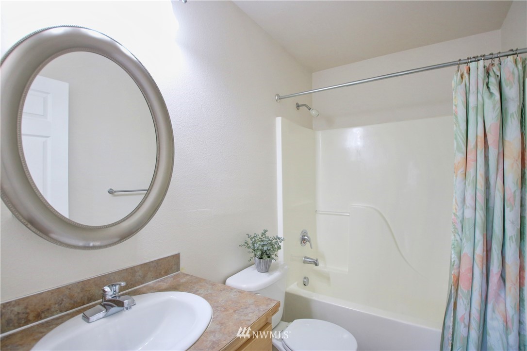 885 Cook Road, Unit 6 Sedro-Woolley, WA 98284 - Photo 19 of 31 a bathroom with a sink and a mirror