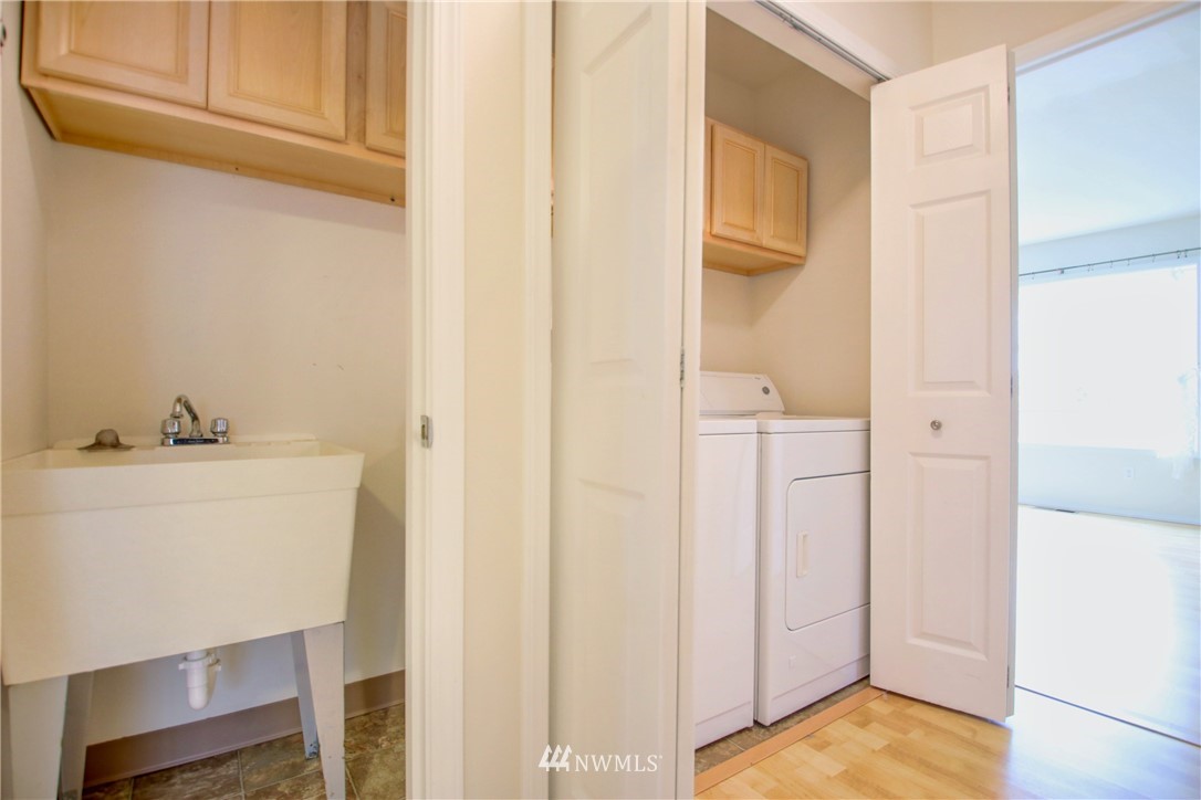 885 Cook Road, Unit 6 Sedro-Woolley, WA 98284 - Photo 21 of 31 a view of bathroom with dual sinks