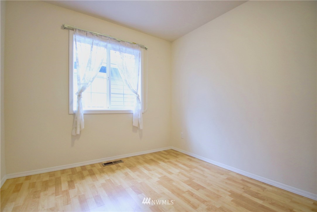 885 Cook Road, Unit 6 Sedro-Woolley, WA 98284 - Photo 24 of 31 a view of empty room with window