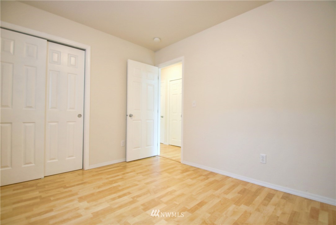 885 Cook Road, Unit 6 Sedro-Woolley, WA 98284 - Photo 25 of 31 a view of an empty room