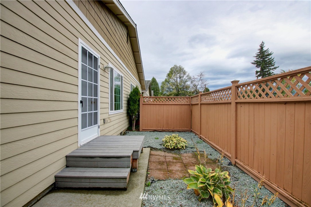 885 Cook Road, Unit 6 Sedro-Woolley, WA 98284 - Photo 31 of 31 a view of a backyard with pathway
