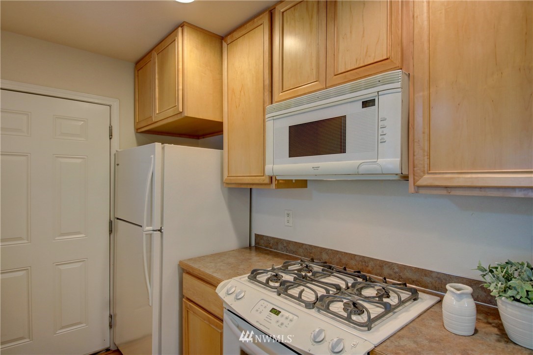 885 Cook Road, Unit 6 Sedro-Woolley, WA 98284 - Photo 10 of 31 a kitchen with stainless steel appliances granite countertop a refrigerator and a stove top oven