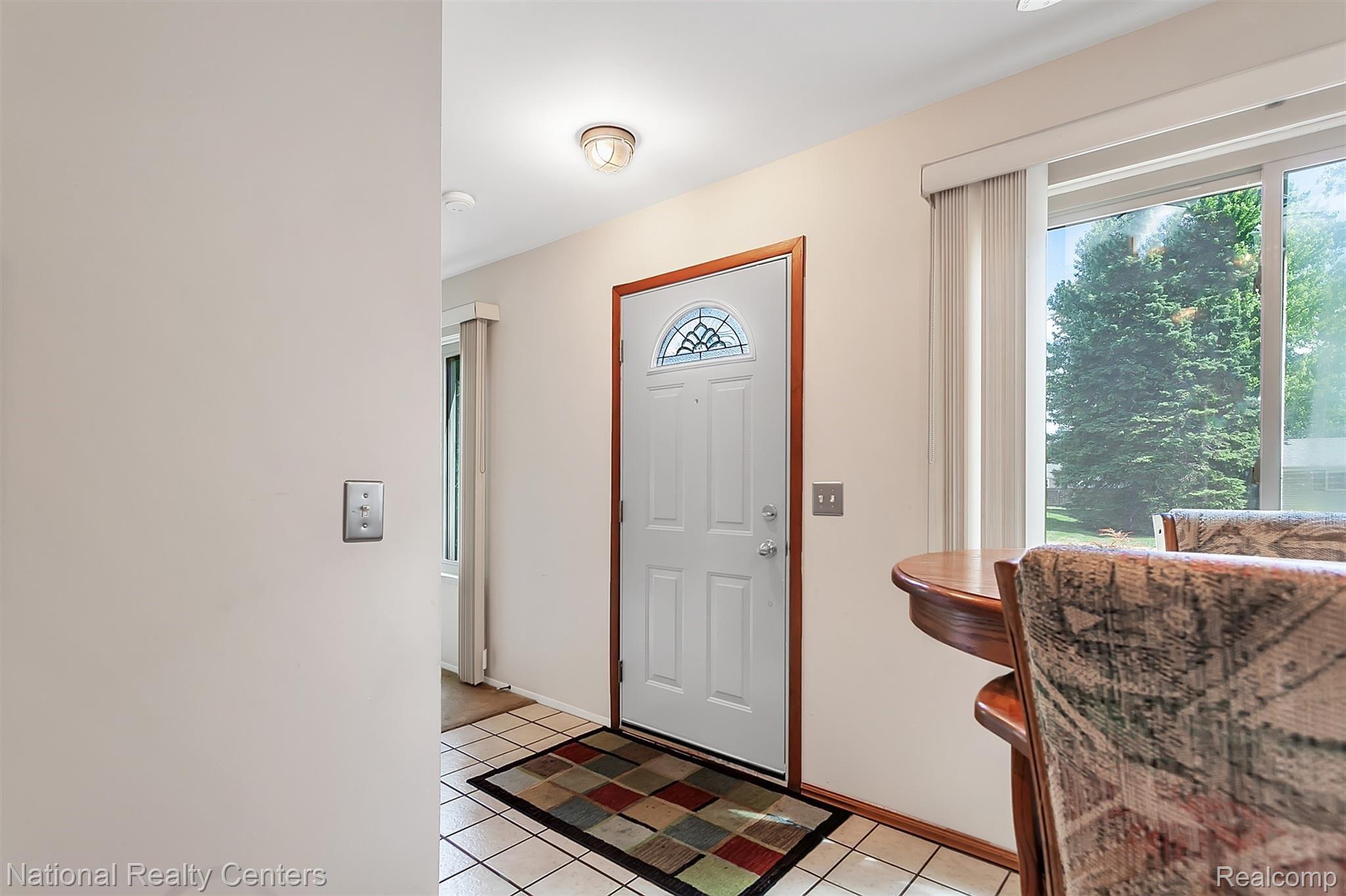 2720 Bridget Avenue Rochester, MI 48307 - Photo 8 of 36 08-2720-Bridget-Ave-WindowStill-Rea.jpg