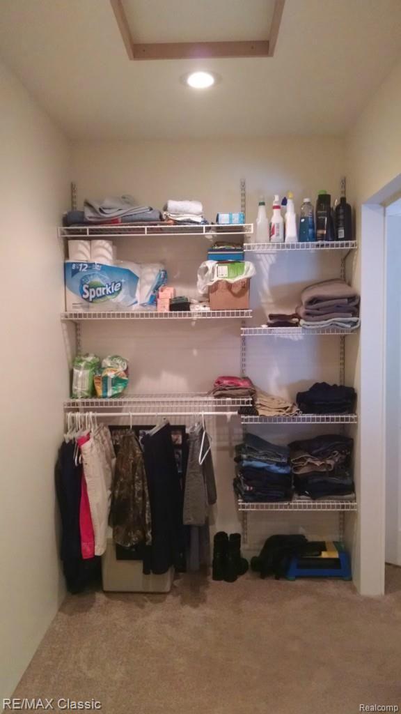 1810 Lochaven Road West Bloomfield, MI 48324 - Photo 23 of 40 Extremely Large Walk In Closet