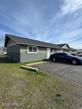 a view of house with a yard