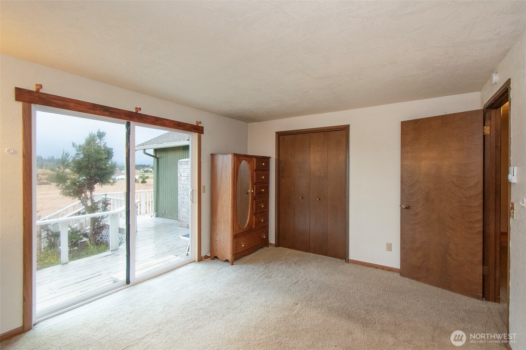 62 Hogback Road Sequim, WA 98382 - Photo 25 of 40 en empty room with sliding glass door and glass door