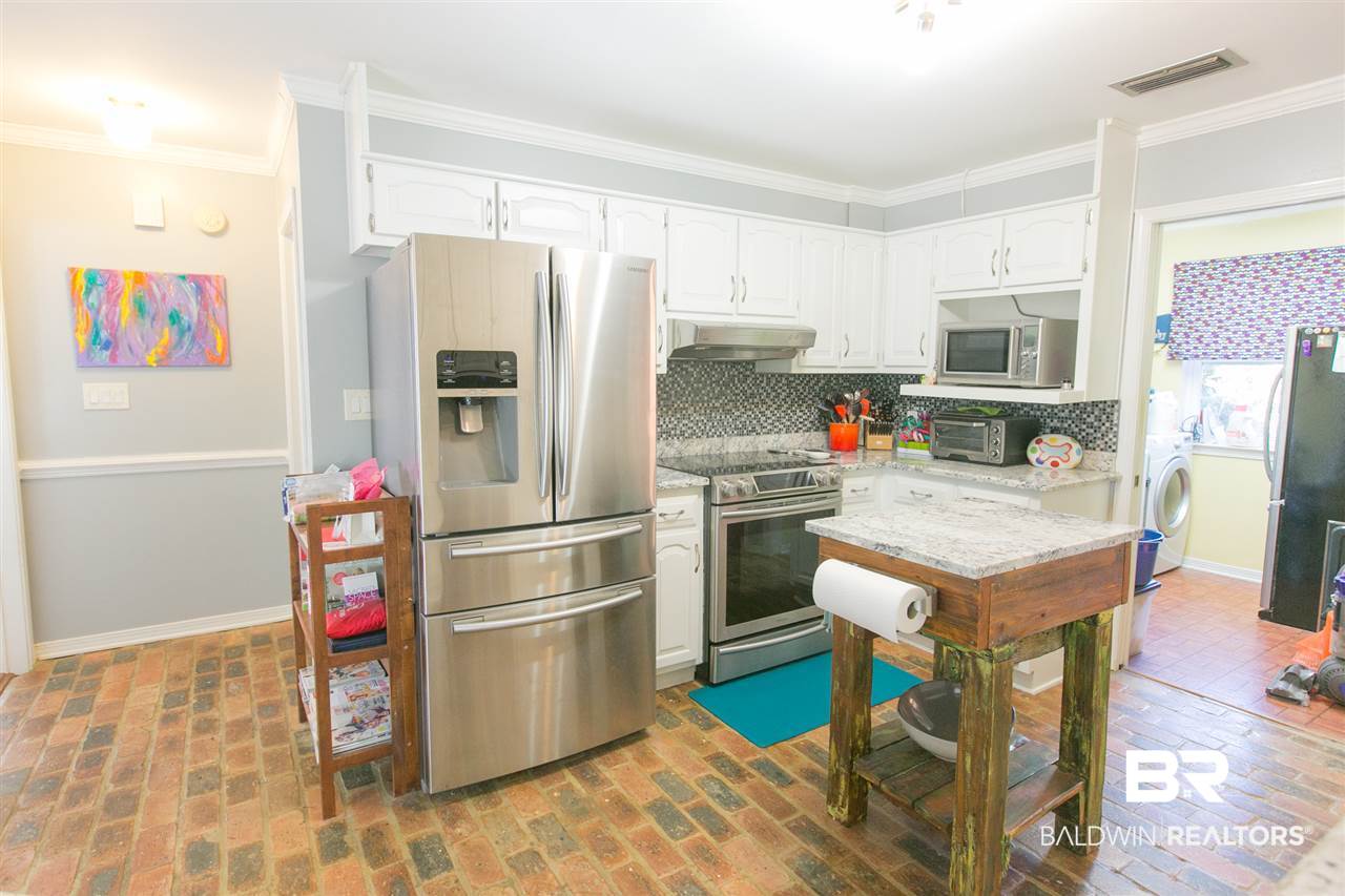 81 Caisson Trace Daphne, AL 36527 - Photo 10 of 40 Kitchen