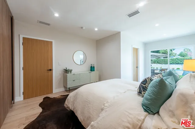 $1,345,000 | 5808 Irvine Avenue, North Hollywood, CA 91601