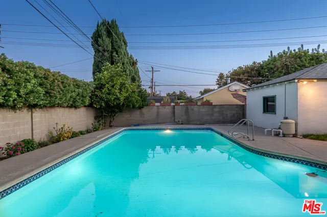 $1,345,000 | 5808 Irvine Avenue, North Hollywood, CA 91601