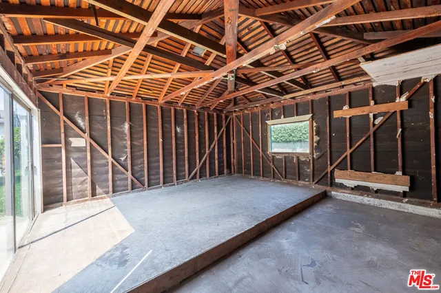 $1,345,000 | 5808 Irvine Avenue, North Hollywood, CA 91601