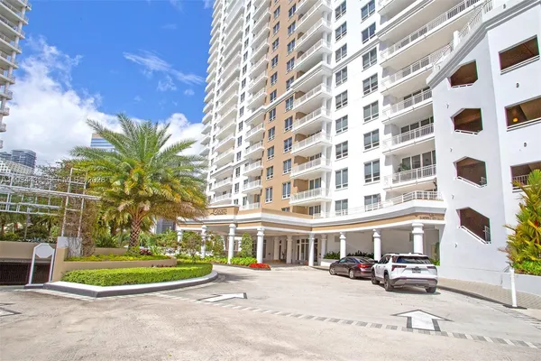 $3,500 | 801 Brickell Key Boulevard, Unit 907, Miami, FL 33131