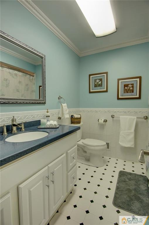 5 McEvoy Road Edison, NJ 08837 - Photo 4 of 22 a bathroom with a sink a toilet and a mirror