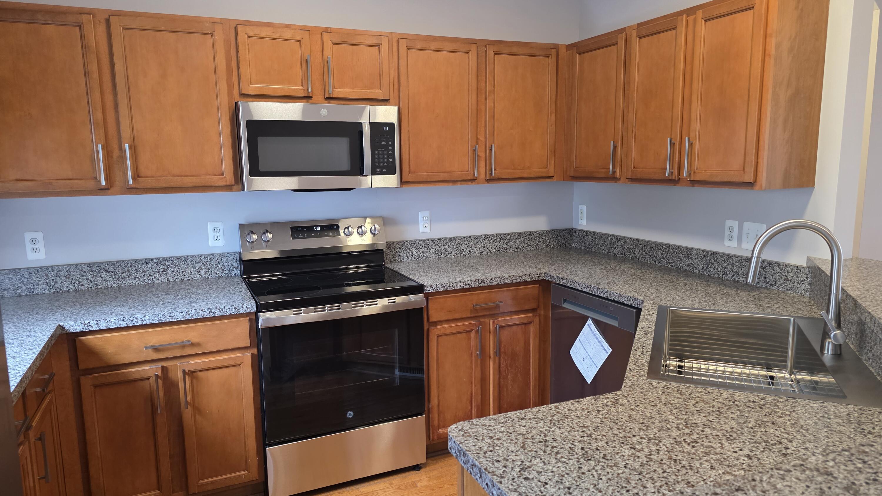 1563 Cass Lake Road Keego Harbor, MI 48320 - Photo 4 of 23 tons of counter space