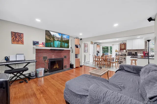 $495,000 | 16 Faye Avenue, New Windsor, NY 12553