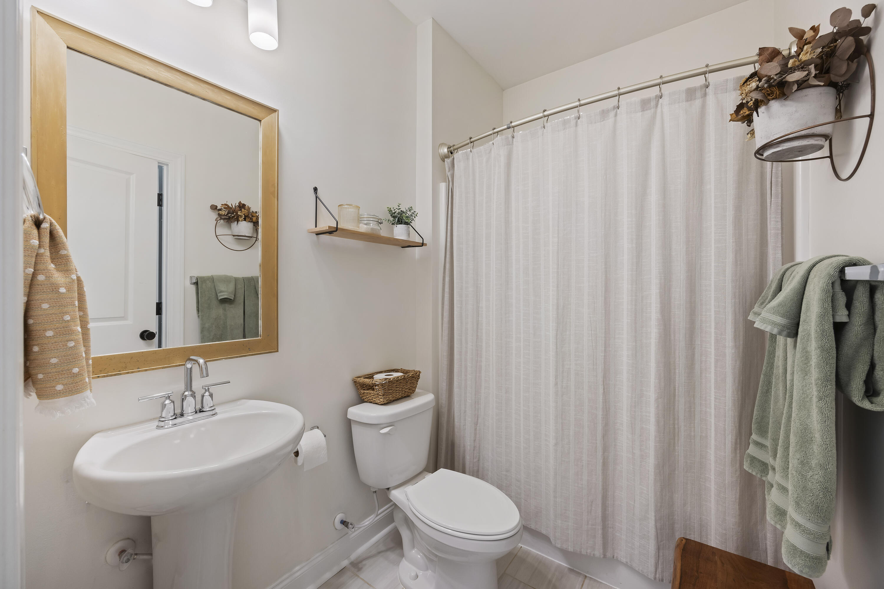 134 Boots Branch Road Summerville, SC 29485 - Photo 27 of 63 Downstairs Full Bath