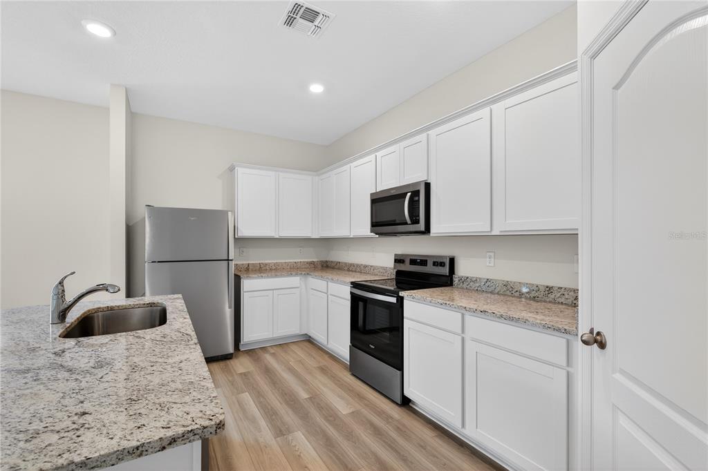 13485 Leaping Water Way Astatula, FL 34705 - Photo 13 of 40