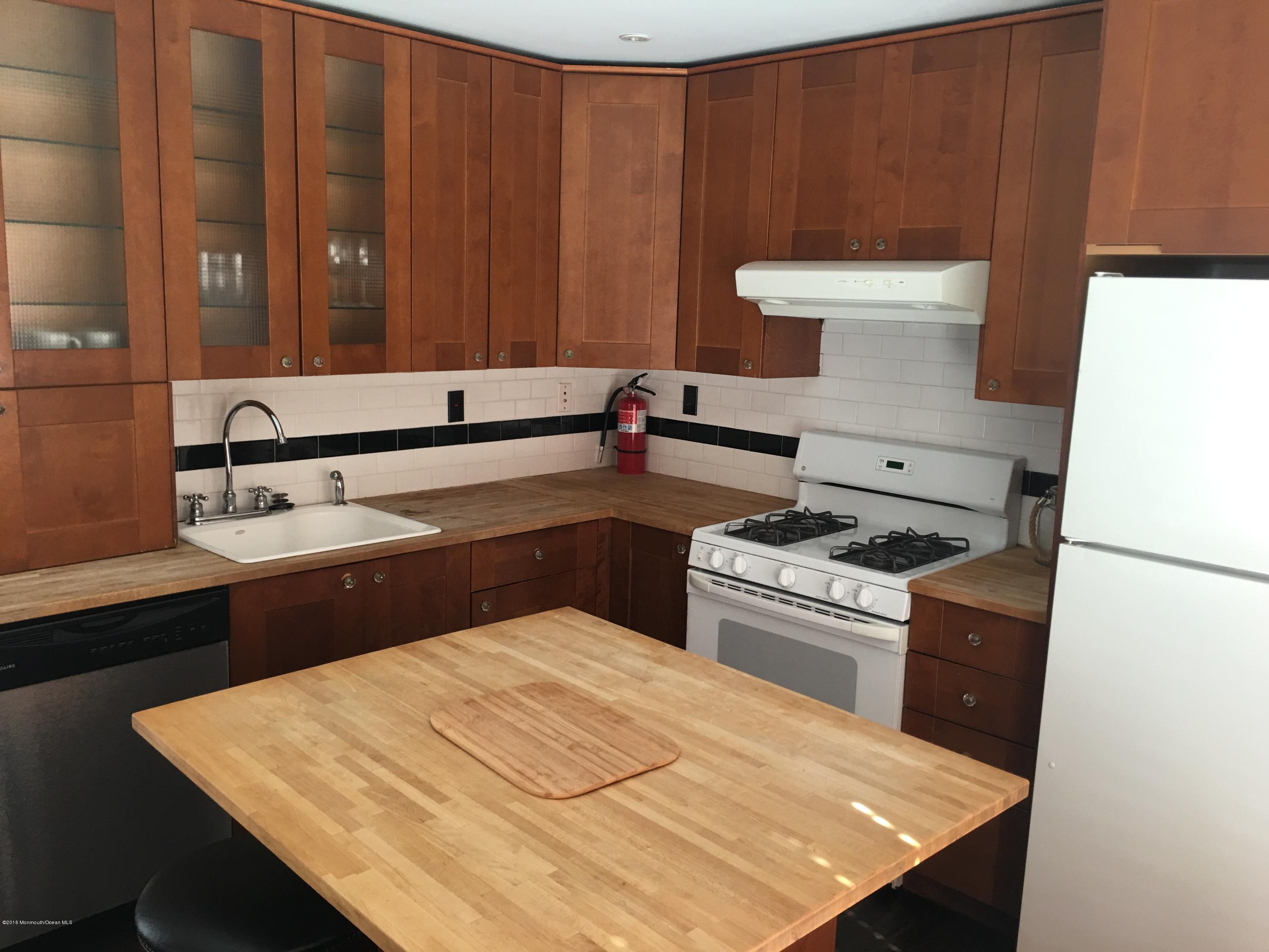 25 River Road Rumson, NJ 07760 - Photo 5 of 9 Kitchen