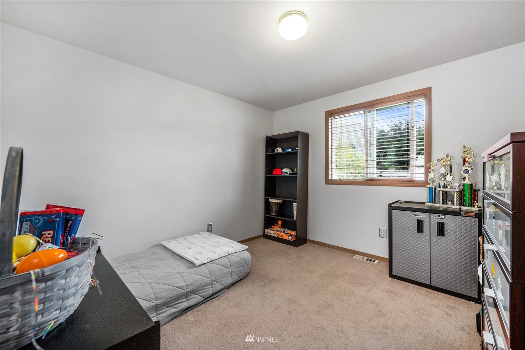 234 17th Street Gold Bar, WA 98251 - Photo 12 of 25 wooden floor and workspace with furniture