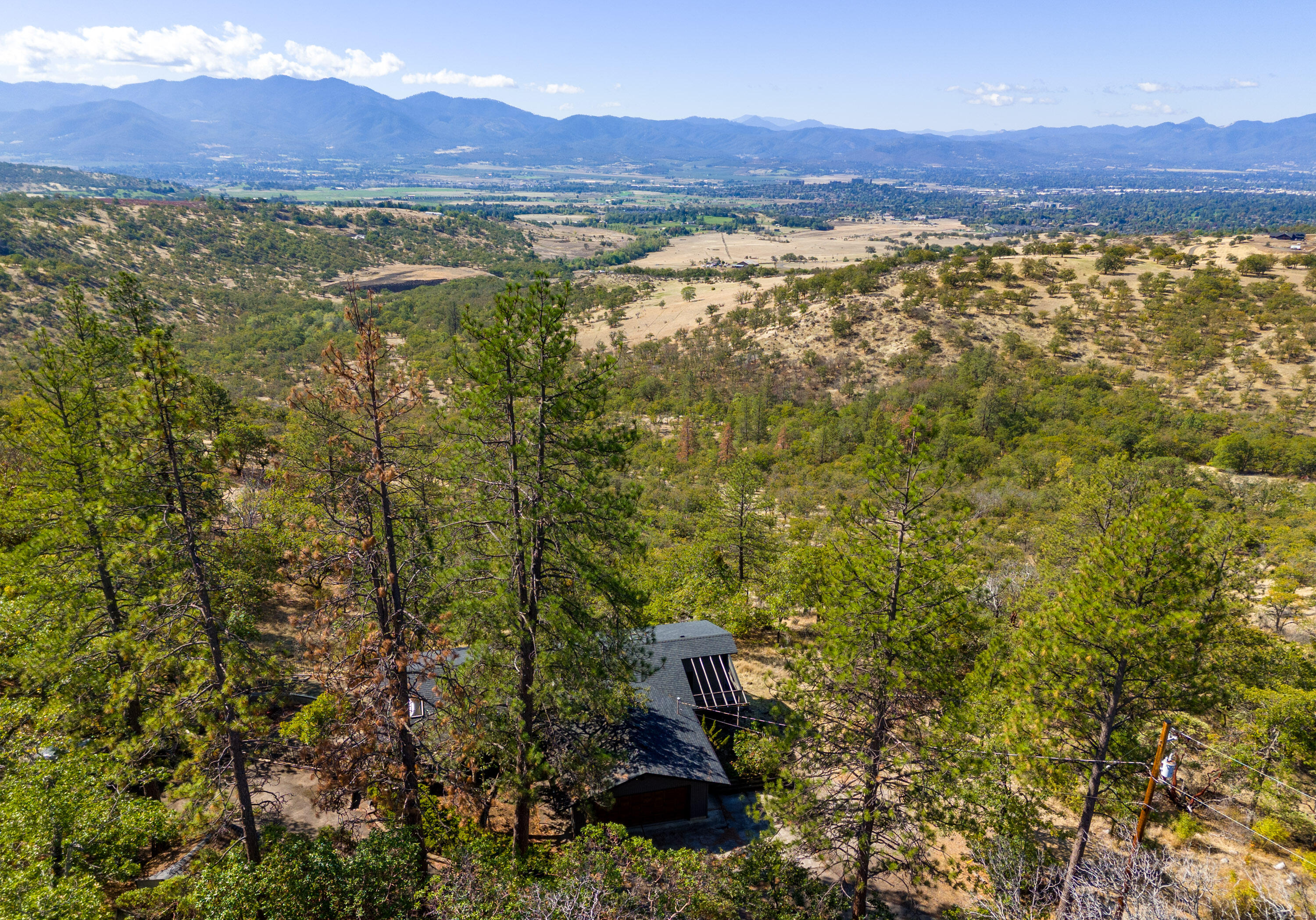 5880 Hillcrest Road Medford, OR 97504 - Photo 2 of 43 a view of city and mountain