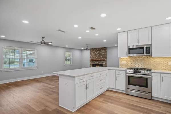 $449,900 | 130 Walton Drive Northeast, Fort Walton Beach, FL 32548