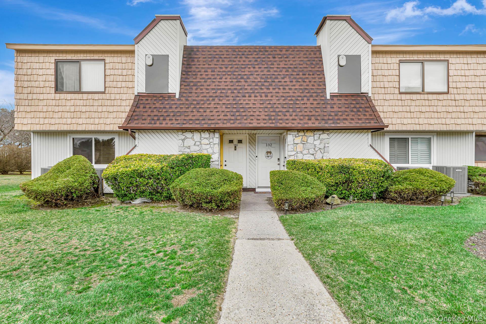 129 Pointe Circle North, Unit 129 Coram, NY 11727 - Photo 2 of 17