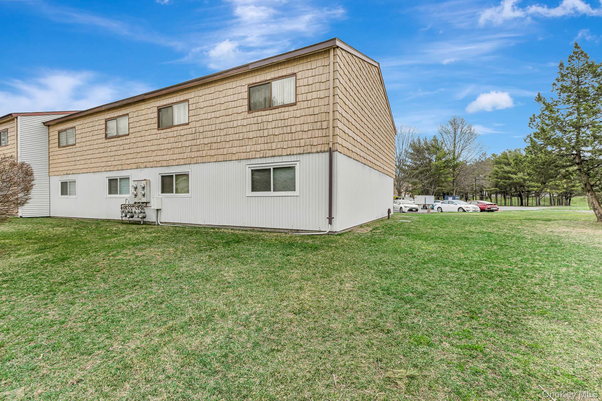 129 Pointe Circle North, Unit 129 Coram, NY 11727 - Photo 4 of 17