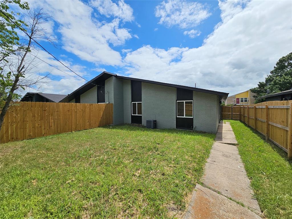 1725 R Avenue, Unit 1725 Plano, TX 75074 - Photo 19 of 20 Back house