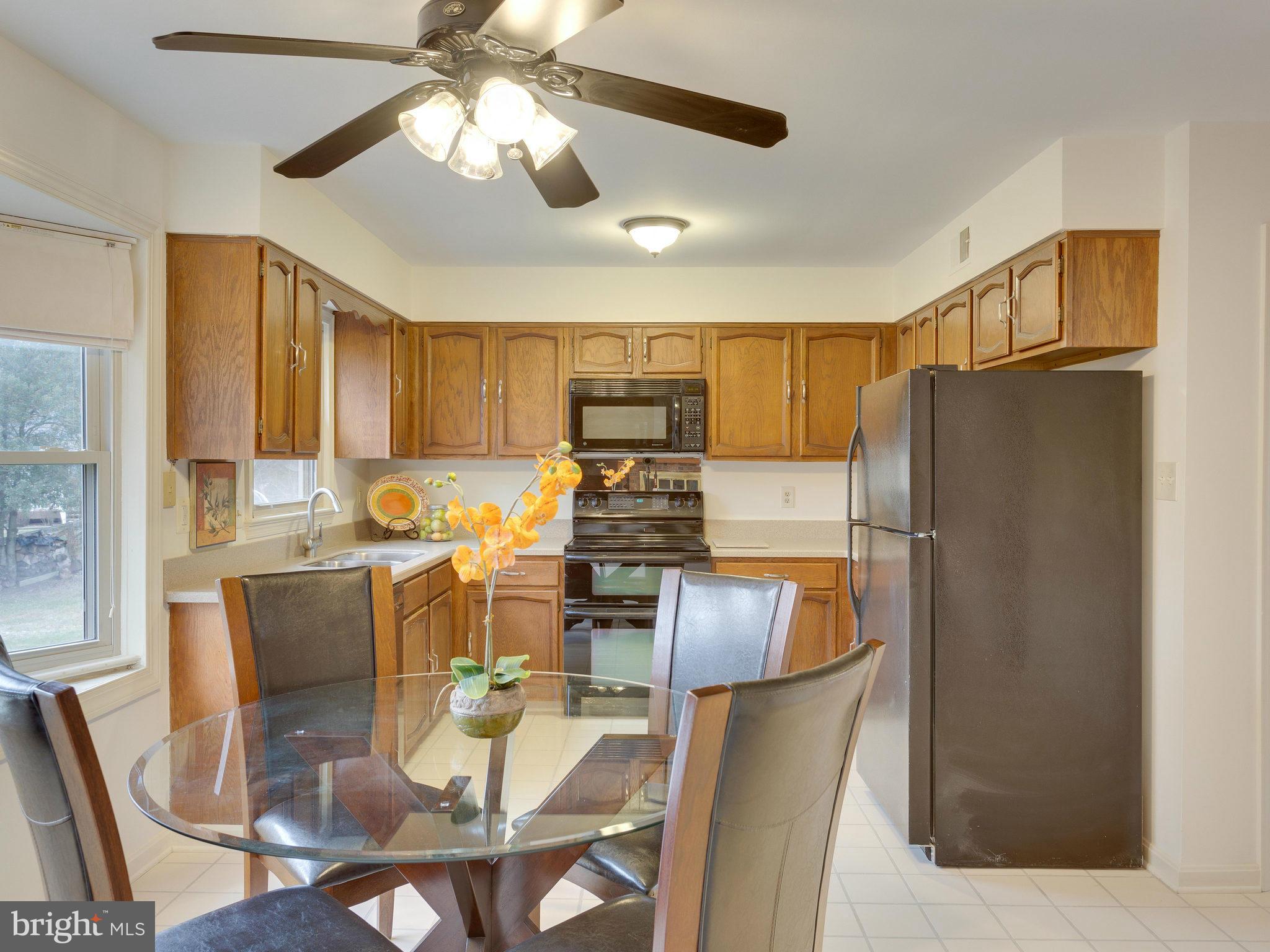 8725 Evangel Drive Springfield, VA 22153 - Photo 11 of 30 Kitchen