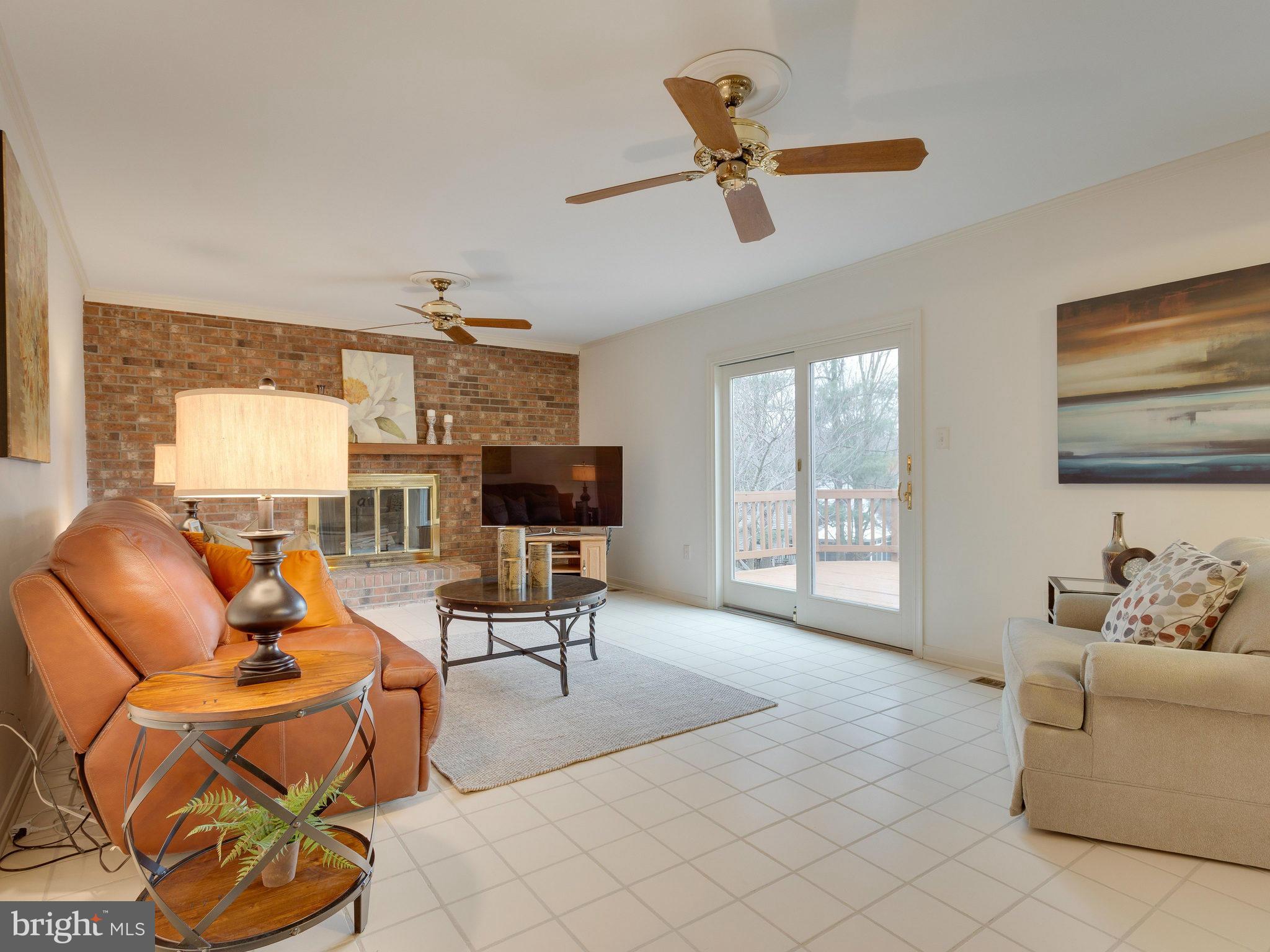 8725 Evangel Drive Springfield, VA 22153 - Photo 12 of 30 Family Room