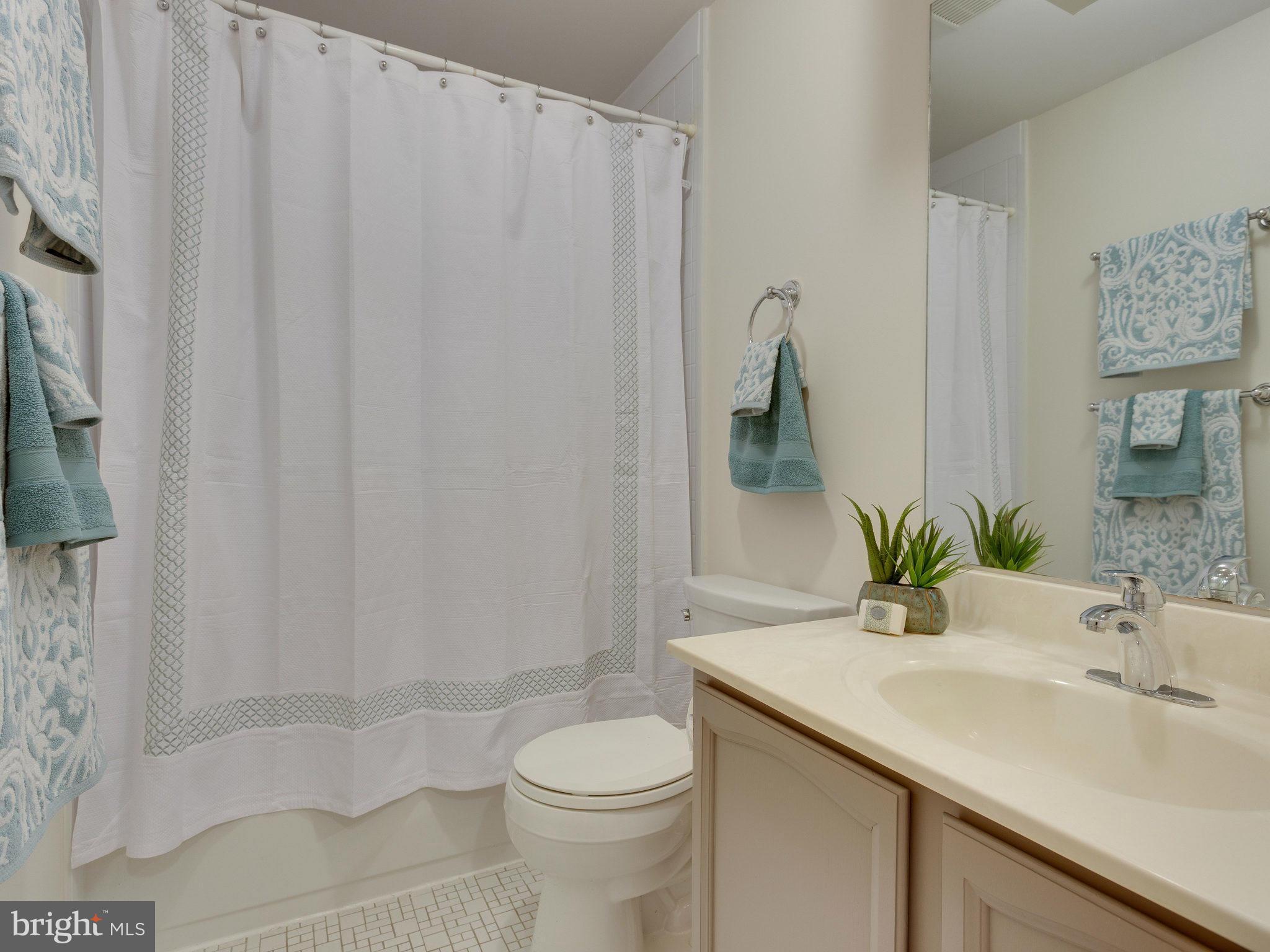 8725 Evangel Drive Springfield, VA 22153 - Photo 20 of 30 Bath