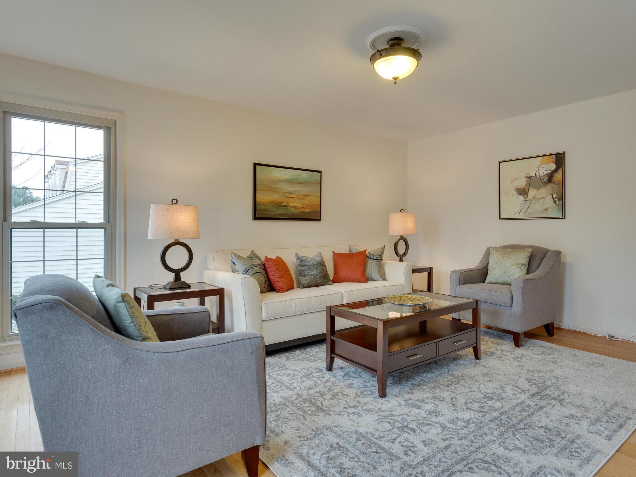 8725 Evangel Drive Springfield, VA 22153 - Photo 5 of 30 Living Room