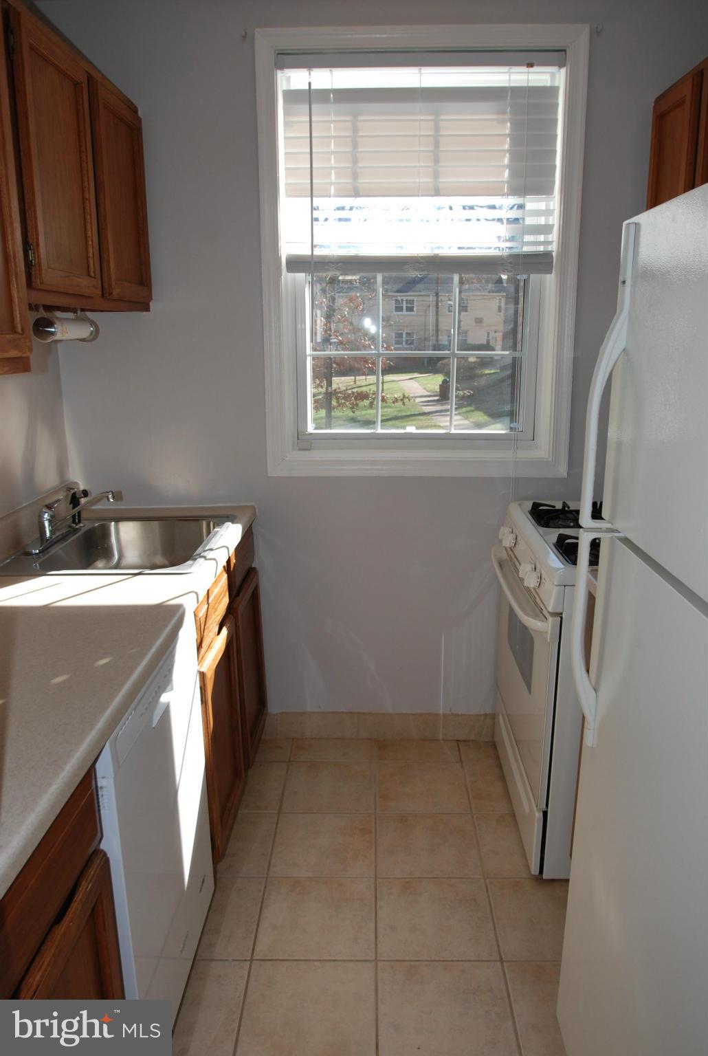 4322 2nd Road North, Unit 43223 Arlington, VA 22203 - Photo 11 of 18 Kitchen