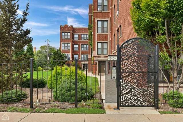 $4,215,000 | 4840 South Indiana Avenue, Chicago, IL 60615
